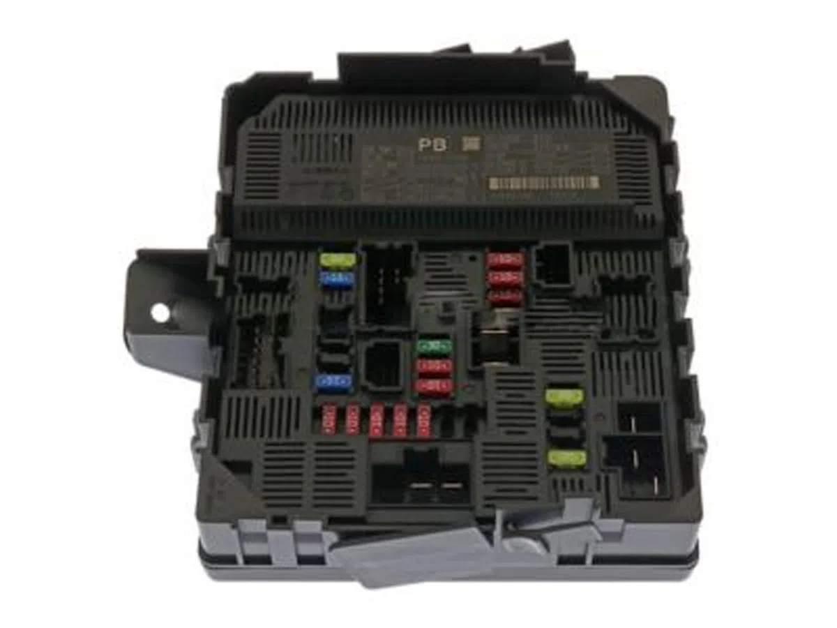 OEM '16-'19 Nissan Titan IPDM Fuse / Relay Controller Module - 5.0L