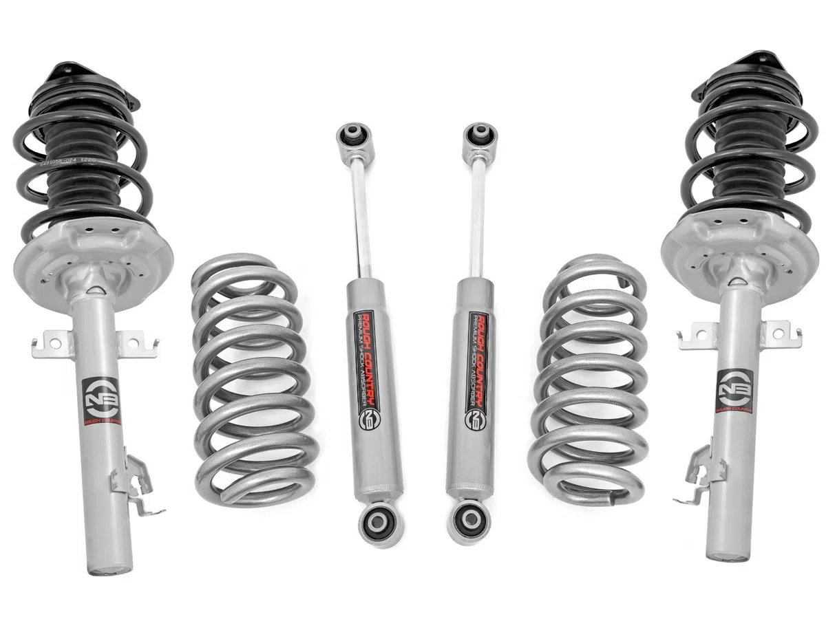 Rough Country '14-'20 Nissan Rogue 1.5in Lift Kit - Lifted Struts
